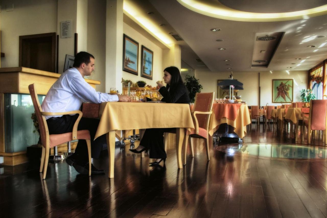 Hotel Lav 부코바르 외부 사진